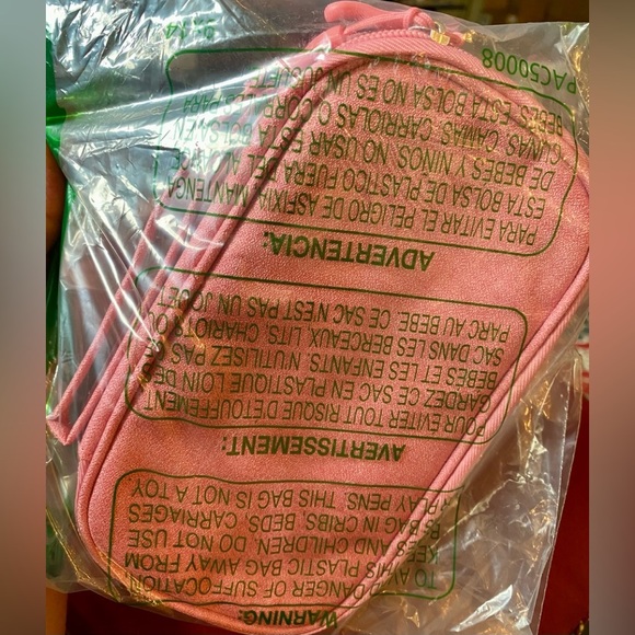 portable and water resistant multifunctional travel organizer (pink) - Picture 4 of 5